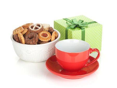 simsearch:400-08862169,k - Various cookies, red tea cup and green gift box. Isolated on white background Stockbilder - Microstock & Abonnement, Bildnummer: 400-07090594