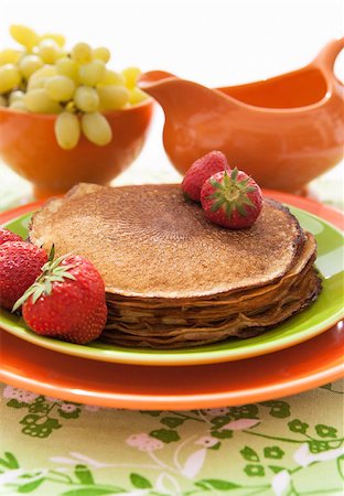 simsearch:400-07042820,k - Stack of freshly prepared traditional pancakes (blini)  with strawberries Stock Photo - Budget Royalty-Free & Subscription, Code: 400-07090835