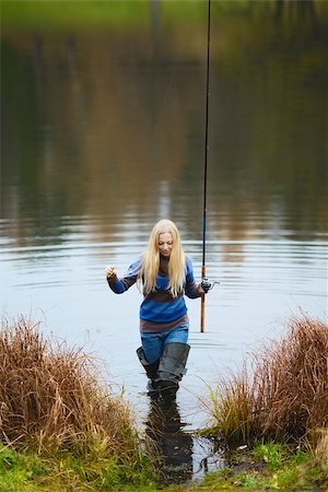 simsearch:400-06852239,k - beautiful blond girl fishing in pond at autumn Photographie de stock - Aubaine LD & Abonnement, Code: 400-07091067