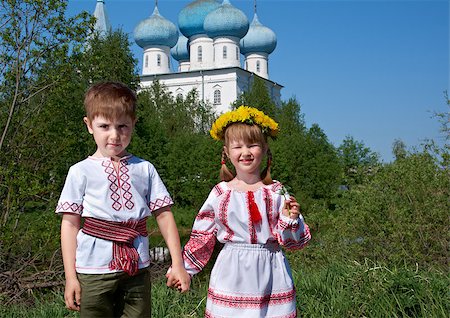 simsearch:400-07090264,k - Russian Little boy and girl  on a orthodox church background Stock Photo - Budget Royalty-Free & Subscription, Code: 400-07091529
