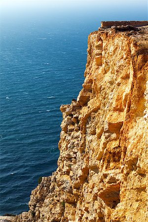 simsearch:400-05881592,k - View of a rugged coastline with steep barren cliffs falling down to a rocky shoreline with waves Foto de stock - Super Valor sin royalties y Suscripción, Código: 400-07092128