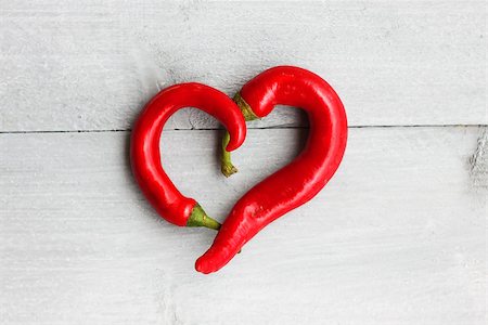 simsearch:400-07211737,k - Photo of red heart shape chili pepper Photographie de stock - Aubaine LD & Abonnement, Code: 400-07092663