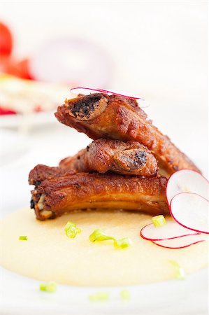 simsearch:400-04587228,k - traditional Italian roasted pork ribs served on polenta bed,corn cream Fotografie stock - Microstock e Abbonamento, Codice: 400-07092697