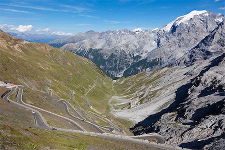 stelvio - The South Tyrol side of Stelvio Pass (Italian: Passo dello Stelvio; German: Stilfser Joch), located in Italy, at 2757 m (9045 feet) is the highest paved mountain pass in the Eastern Alps, and the second highest in the Alps. Foto de stock - Super Valor sin royalties y Suscripción, Código: 400-07092935