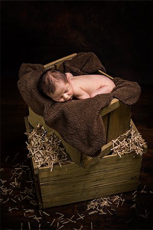 simsearch:400-07211187,k - Newborn boy asleep on blankets in a wooden crate. Photographie de stock - Aubaine LD & Abonnement, Code: 400-07093398