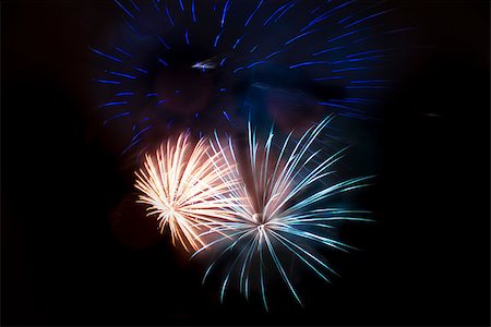 simsearch:400-08406927,k - Fireworks on the dark sky during the night of the feast. Stockbilder - Microstock & Abonnement, Bildnummer: 400-07093766