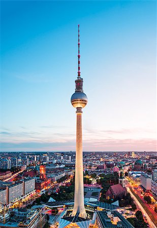 Berlin, Germany viewed from above the Spree River. Photographie de stock - Aubaine LD & Abonnement, Code: 400-07105228