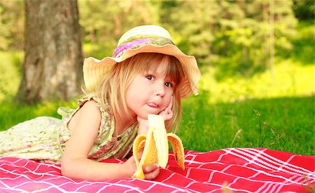 small babies in park - a beautiful little girl on nature Stock Photo - Budget Royalty-Free & Subscription, Code: 400-07105663