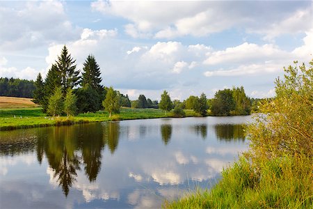 simsearch:400-07107314,k - Summer landscape with a river and trees on the coast Fotografie stock - Microstock e Abbonamento, Codice: 400-07107306