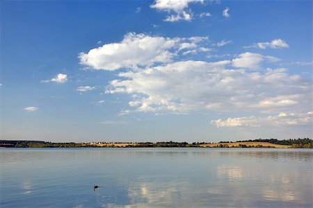 simsearch:400-07107314,k - Landscape with river and sky Fotografie stock - Microstock e Abbonamento, Codice: 400-07107611