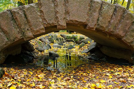 simsearch:400-07107314,k - Bridge and color leaves in Autumn Fotografie stock - Microstock e Abbonamento, Codice: 400-07107864