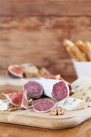 simsearch:400-06741554,k - Meat with cheese, figs, nuts and grissini Foto de stock - Royalty-Free Super Valor e Assinatura, Número: 400-07100575