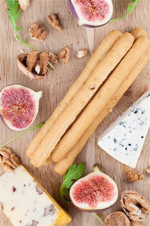 simsearch:400-06741554,k - Cheese board with blue cheese, nut cheese, fresh figs, nuts and grissini Foto de stock - Royalty-Free Super Valor e Assinatura, Número: 400-07100572