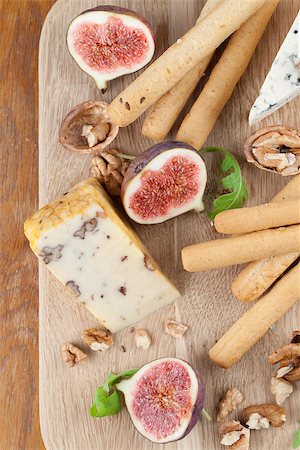 simsearch:400-06741554,k - Cheese board with blue cheese, nut cheese, fresh figs, nuts and grissini Foto de stock - Royalty-Free Super Valor e Assinatura, Número: 400-07100573
