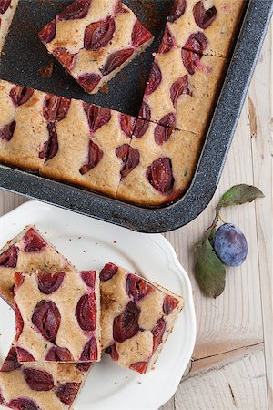 simsearch:400-06429990,k - Healthy homemade spelt zucchini cake with plums. Shallow dof Stock Photo - Budget Royalty-Free & Subscription, Code: 400-07100580