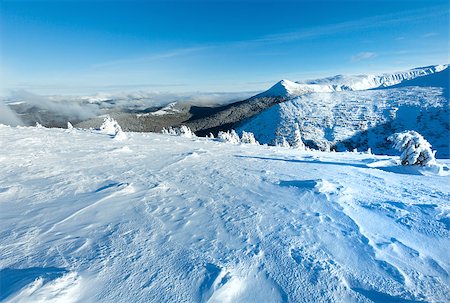 simsearch:400-07101023,k - Winter mountain landscape with snowy trees on slope Photographie de stock - Aubaine LD & Abonnement, Code: 400-07101015
