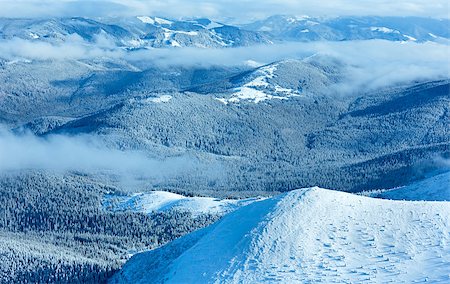 simsearch:400-07101023,k - Winter mountain landscape with low-hanging clouds. View from the mount top  (Carpathian, Ukraine). Photographie de stock - Aubaine LD & Abonnement, Code: 400-07101011