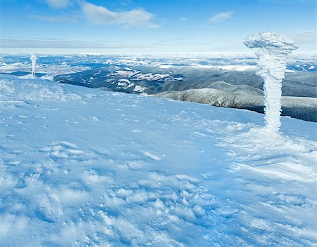 simsearch:400-07101023,k - Morning sunny winter mountain landscape and snowbound pillars(Carpathian, Ukraine). Photographie de stock - Aubaine LD & Abonnement, Code: 400-07101012
