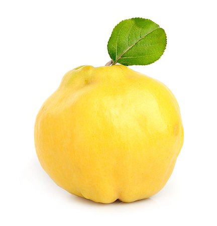simsearch:400-07210105,k - Sweet quince with leaves close up on white Foto de stock - Royalty-Free Super Valor e Assinatura, Número: 400-07101869