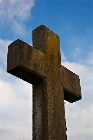 simsearch:400-07090264,k - Graveyard cross against blue sky angled view Stock Photo - Budget Royalty-Free & Subscription, Code: 400-07103570