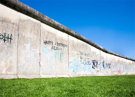 Remaining sections of the Berlin wall Foto de stock - Super Valor sin royalties y Suscripción, Código: 400-07114655