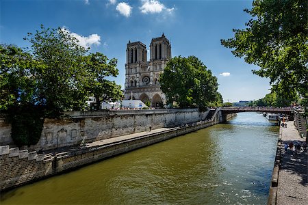 Seine River and Notre Dame de Paris Cathedral, Paris, France Fotografie stock - Microstock e Abbonamento, Codice: 400-07115042