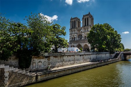 simsearch:400-08167041,k - Seine River and Notre Dame de Paris Cathedral, Paris, France Stock Photo - Budget Royalty-Free & Subscription, Code: 400-07115043