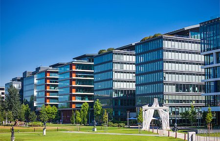 Modern office building detail with transparent glass wall Foto de stock - Super Valor sin royalties y Suscripción, Código: 400-07110946