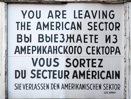 erikdegraaf (artist) - Sign at the border crossing Checkpoint Charlie between East and West Berlin Photographie de stock - Aubaine LD & Abonnement, Code: 400-07111359