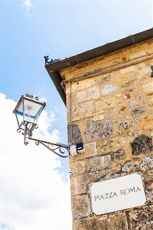 simsearch:400-07212378,k - Monteriggioni, Tuscany, Italy. Street plate of the main square of the town. Foto de stock - Royalty-Free Super Valor e Assinatura, Número: 400-07111381