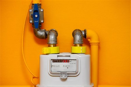 plumb - Gas meter on orange wall Photographie de stock - Aubaine LD & Abonnement, Code: 400-07111428