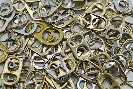 Metal ring pulls aluminum cans Photographie de stock - Aubaine LD & Abonnement, Code: 400-07111654
