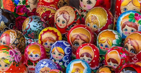 simsearch:400-04786757,k - Colorful russian wooden dolls at a market in Trakai, Lithuania Stock Photo - Budget Royalty-Free & Subscription, Code: 400-07111699