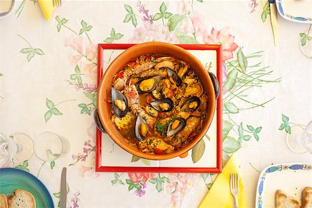 Tuscany recipe - very spicy, delicious fish soup with pieces of fish meat, tomatoes served with ciabatta toasts Fotografie stock - Microstock e Abbonamento, Codice: 400-07111703
