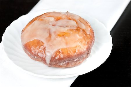 simsearch:400-06524508,k - Close-up of a glazed doughnut Stock Photo - Budget Royalty-Free & Subscription, Code: 400-07112601