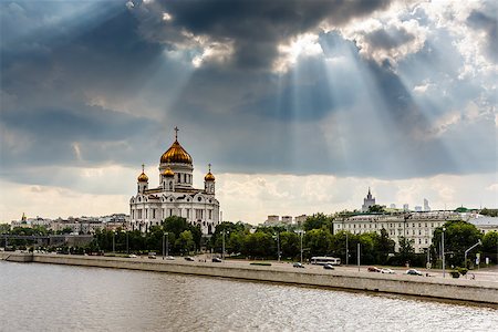 Sun Shining over Cathedral of Christ the Saviour in Moscow, Russia Fotografie stock - Microstock e Abbonamento, Codice: 400-07112786