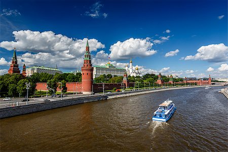 simsearch:400-07049527,k - Moscow Kremlin and Moscow River Embankment, Russia Photographie de stock - Aubaine LD & Abonnement, Code: 400-07112791