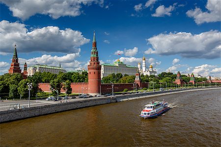 Moscow Kremlin and Moscow River Embankment, Russia Fotografie stock - Microstock e Abbonamento, Codice: 400-07112792