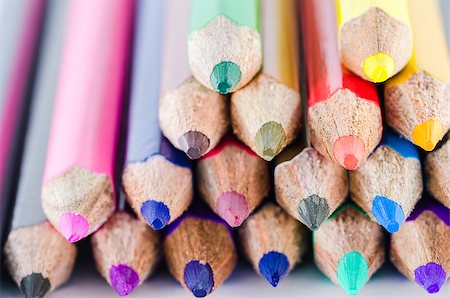 simsearch:400-07485953,k - Color pencils crayon for kid education or artist Stockbilder - Microstock & Abonnement, Bildnummer: 400-07113155
