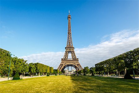 Eiffel Tower and Champ  de Mars in Paris, France Fotografie stock - Microstock e Abbonamento, Codice: 400-07113660