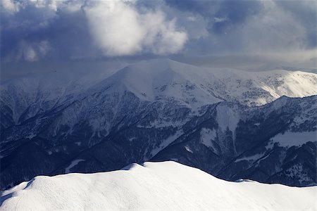 simsearch:400-08780271,k - Top view on sunlit off-piste slope. Caucasus Mountains, Georgia, ski resort Gudauri Photographie de stock - Aubaine LD & Abonnement, Code: 400-07124387