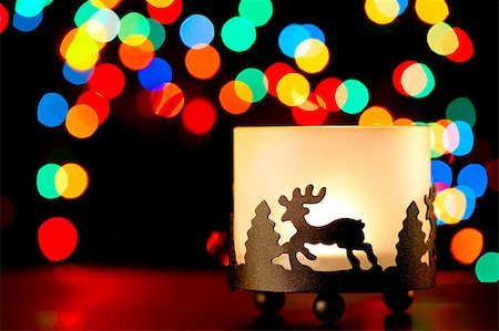 simsearch:656-01765621,k - Candlestick with a figure of a deer on the background of blurred lights garlands. Foto de stock - Super Valor sin royalties y Suscripción, Código: 400-07124456