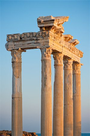 simsearch:400-05886885,k - Colonnade of the ruins of the Temple of Apollo in Side. Turkey Foto de stock - Super Valor sin royalties y Suscripción, Código: 400-07124738