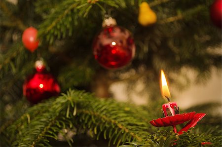 Decoration and candle on christmas tree. Warm light. Stockbilder - Microstock & Abonnement, Bildnummer: 400-07124940