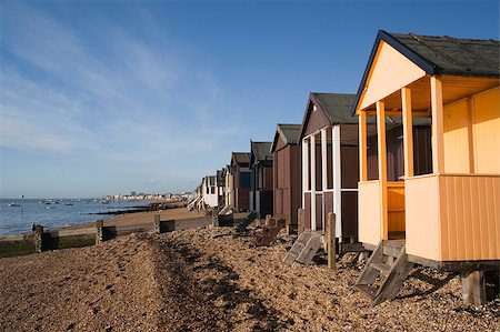 simsearch:400-06638821,k - Beach Huts, Thorpe Bay, near Southend, Essex, England Photographie de stock - Aubaine LD & Abonnement, Code: 400-07125336