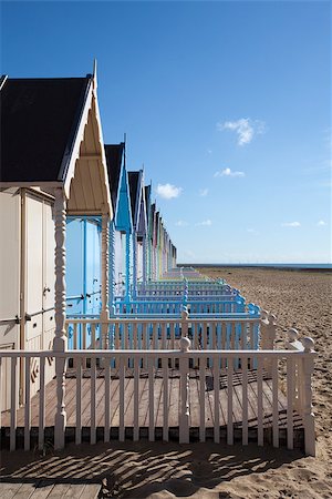 simsearch:400-07832547,k - Colourful beach huts at West Mersea, Essex, England Fotografie stock - Microstock e Abbonamento, Codice: 400-07125601