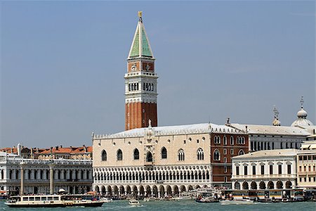 puente de los suspiros - high Bell Tower of San Marco and the glorious  Palazzo ducale in Venice Italy 1 Foto de stock - Super Valor sin royalties y Suscripción, Código: 400-07123489