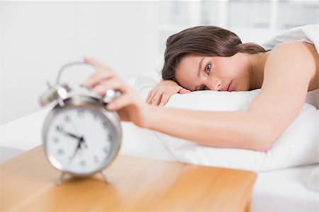 simsearch:614-02613098,k - Sleepy young woman in bed extending hand to alarm clock at home Stockbilder - Microstock & Abonnement, Bildnummer: 400-07134727