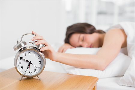 simsearch:614-02613098,k - Sleepy blurred young woman in bed extending hand to alarm clock at home Stockbilder - Microstock & Abonnement, Bildnummer: 400-07134729