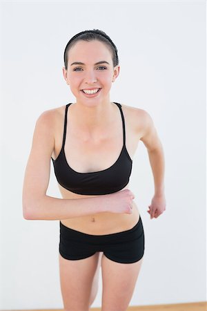 simsearch:400-07136501,k - Portrait of a smiling toned young woman hips in fitness studio Photographie de stock - Aubaine LD & Abonnement, Code: 400-07136831